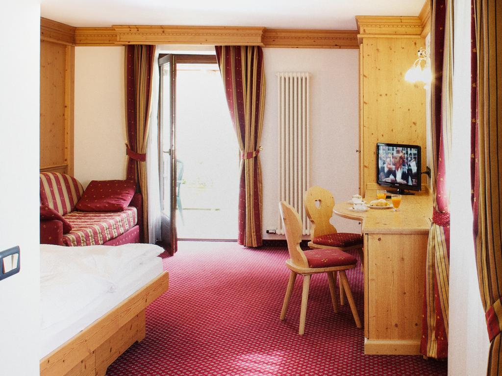 Hotel Domina Parco Dello Stelvio Cogolo Zimmer foto
