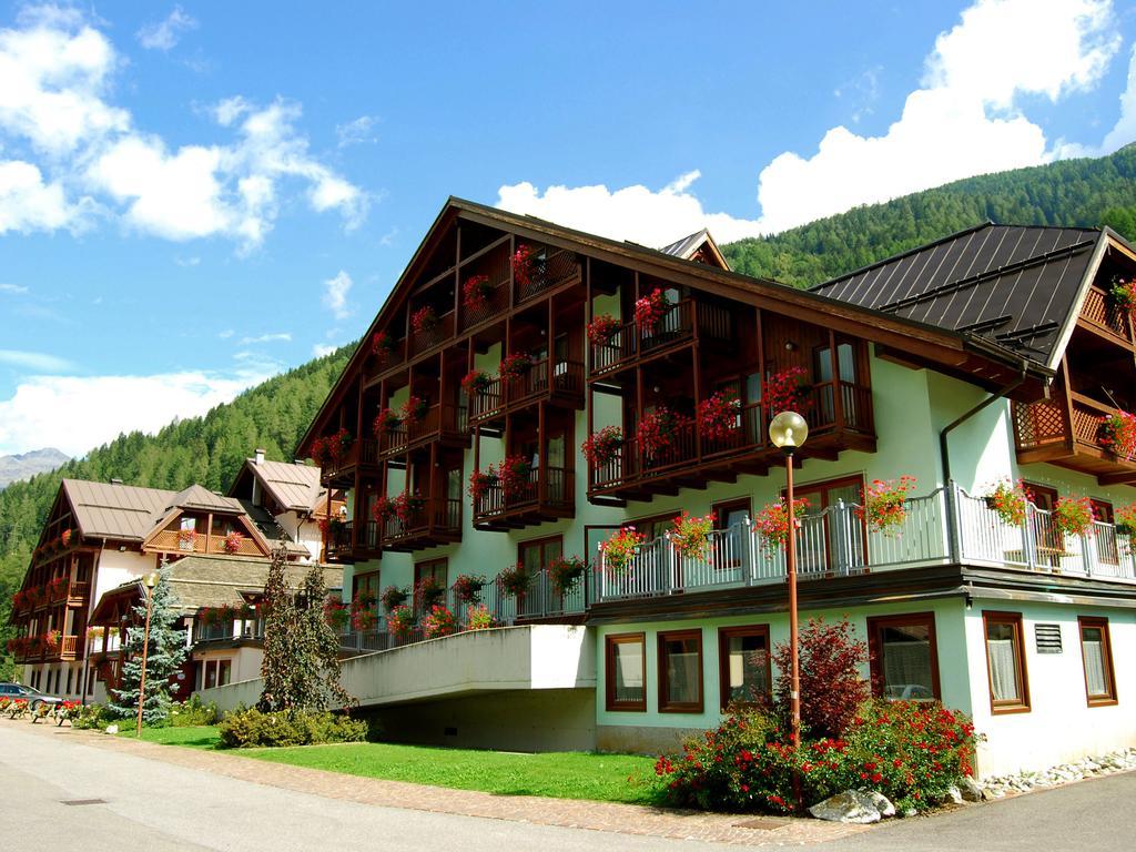 Hotel Domina Parco Dello Stelvio Cogolo Exterior foto